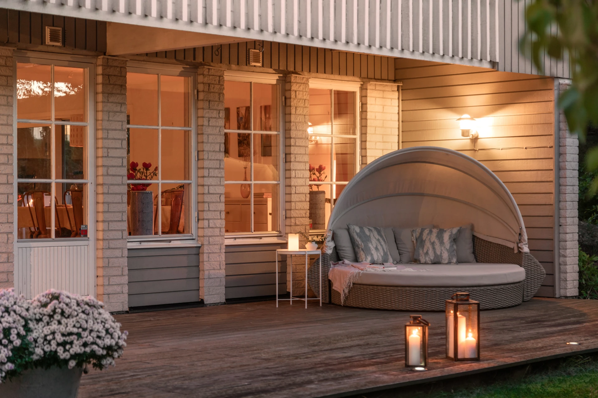villa sueca luz cálida invierno iluminación de ambiente hogar acogedor diseño nórdico decoración atmósfera acogedora y cálida 
