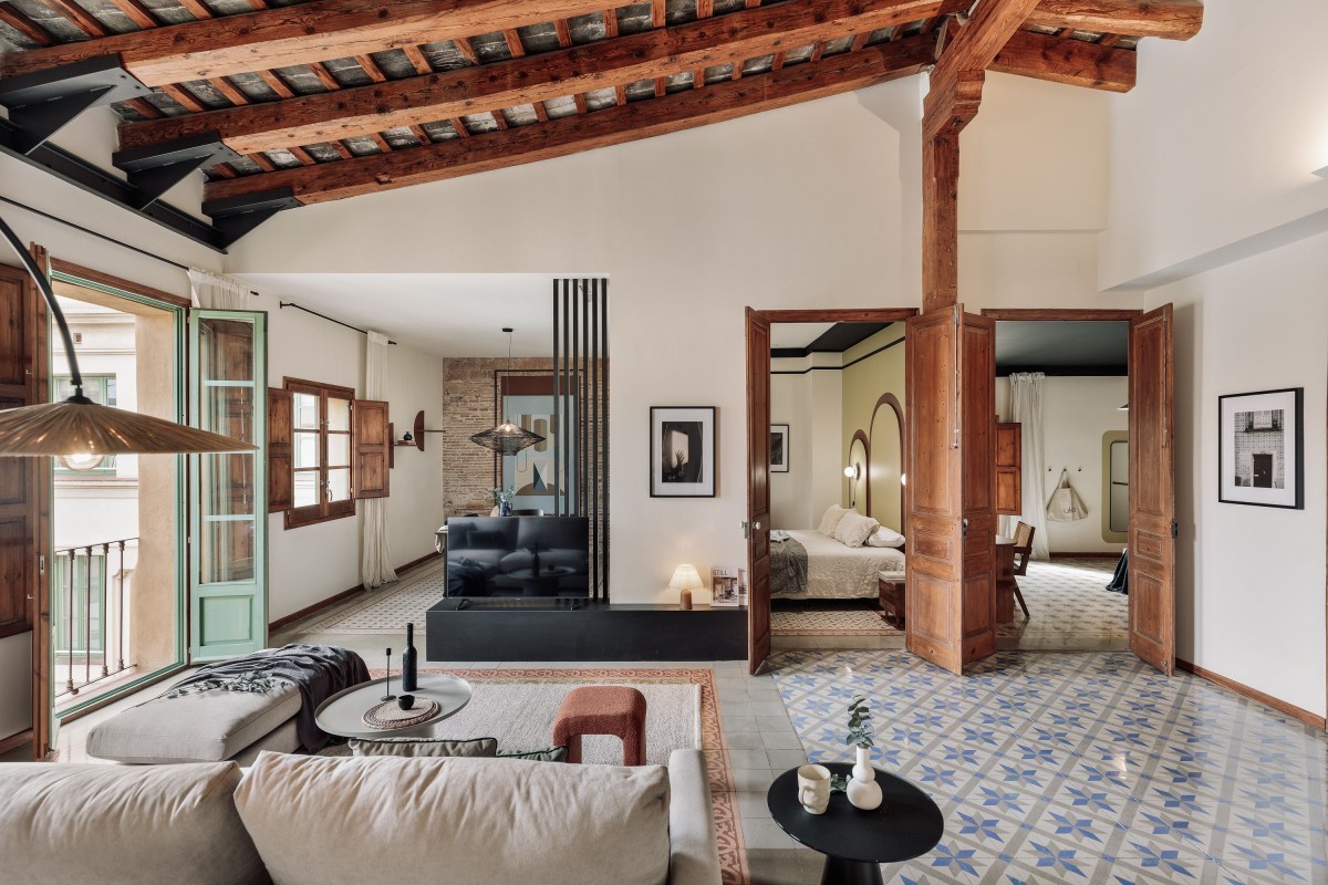techos con vigas estilo rústico estilo mediterráneo contrucción tradicional barrio el born barcelona lifestyle Barcelona baldosa hidraulica arquitectura del born arquitectura catalana apartamento reformado barcelona 
