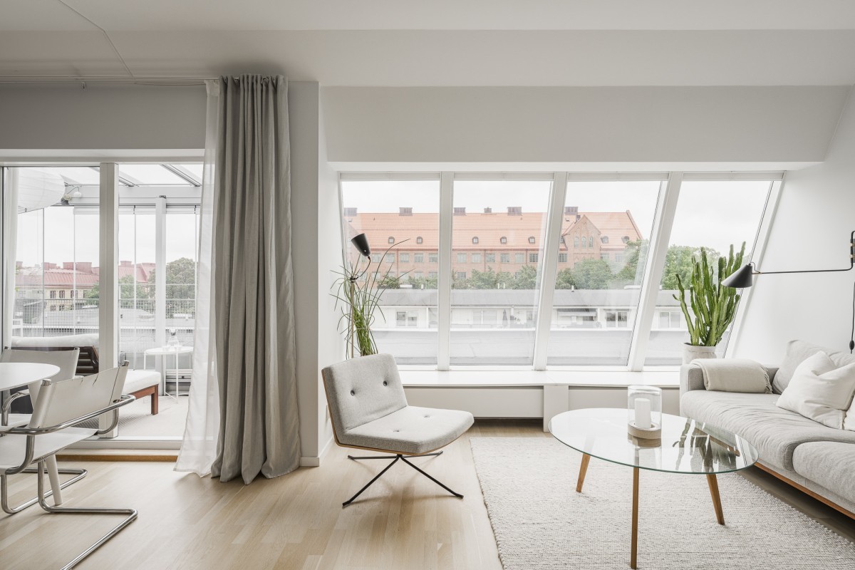 vistas panorámicas terraza cerrada terraza acristalada grandes ventanales distribucion abierta diseño de interiores decoración nórdica decoracion minimalista decoración en blanco ático nórdico apartamento pequeño 