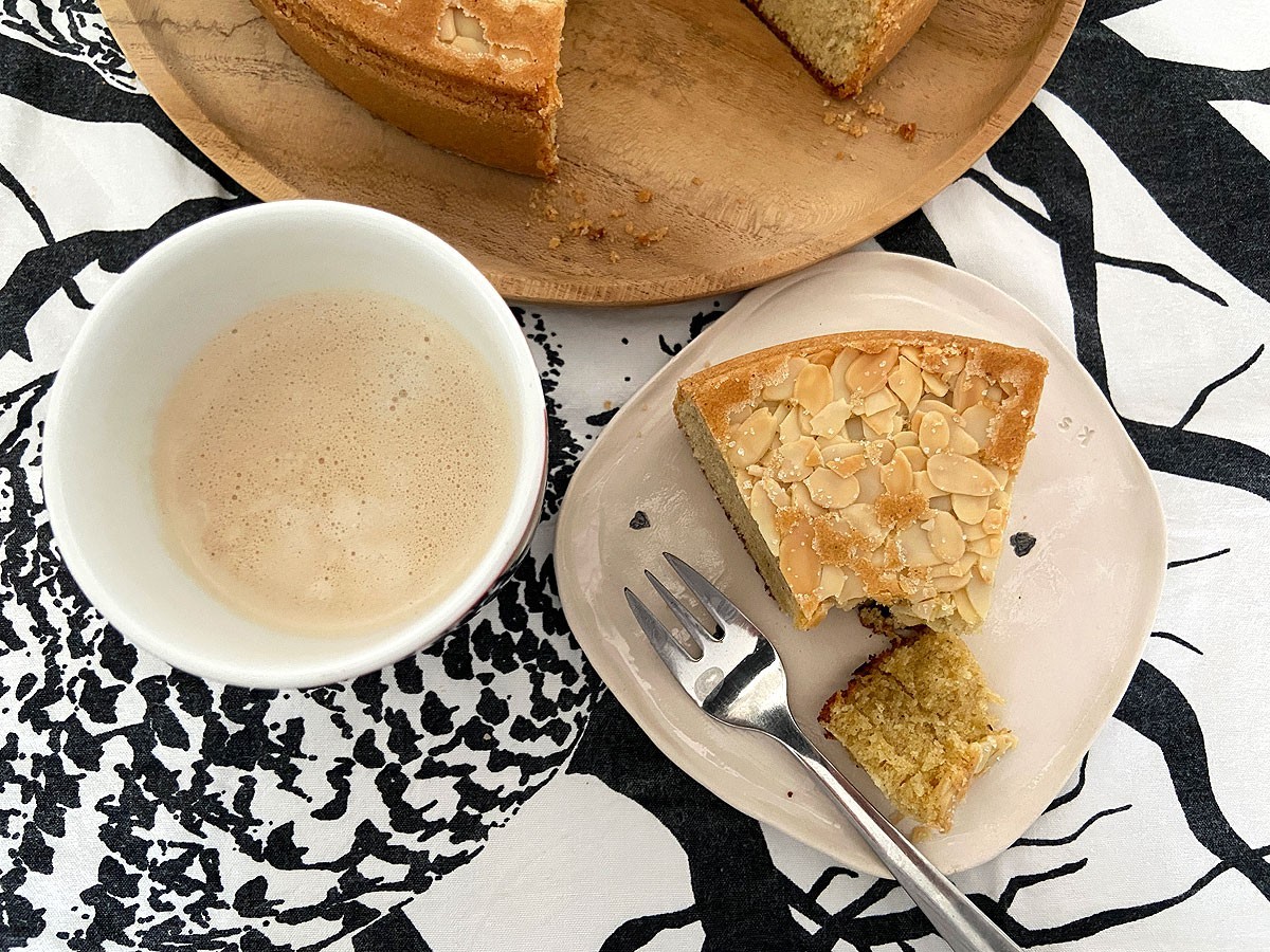 recetas delikatissen postres delikatissen cardamome cake bizcocho profesional bizcocho jugoso bizcocho fácil bizcocho delicioso bizcocho de panadería bizcocho casero bizcocho cardamomo bizcocho almendras 