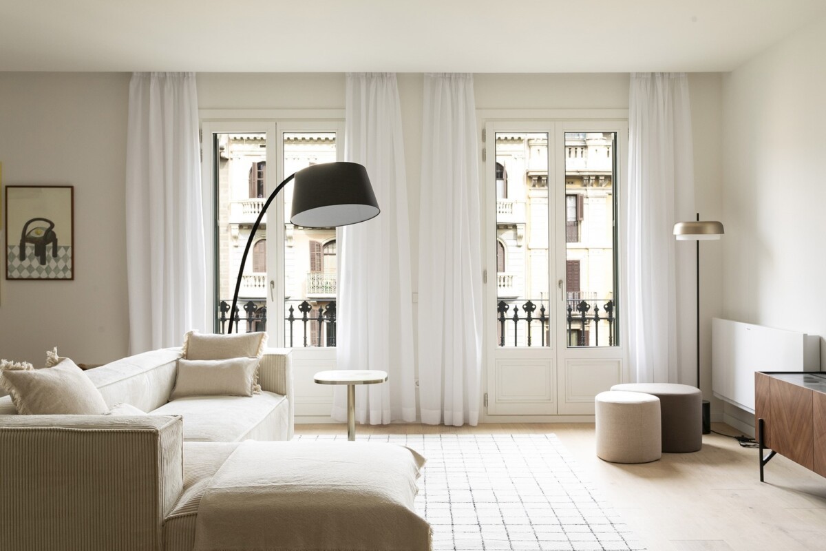 versatilidad textura sofá tapizado sofá nórdico sofa de tela sofá de pana salón hogar estilo nórdico diseño de interiores decoración de interiores cuidados del sofá confort beige 