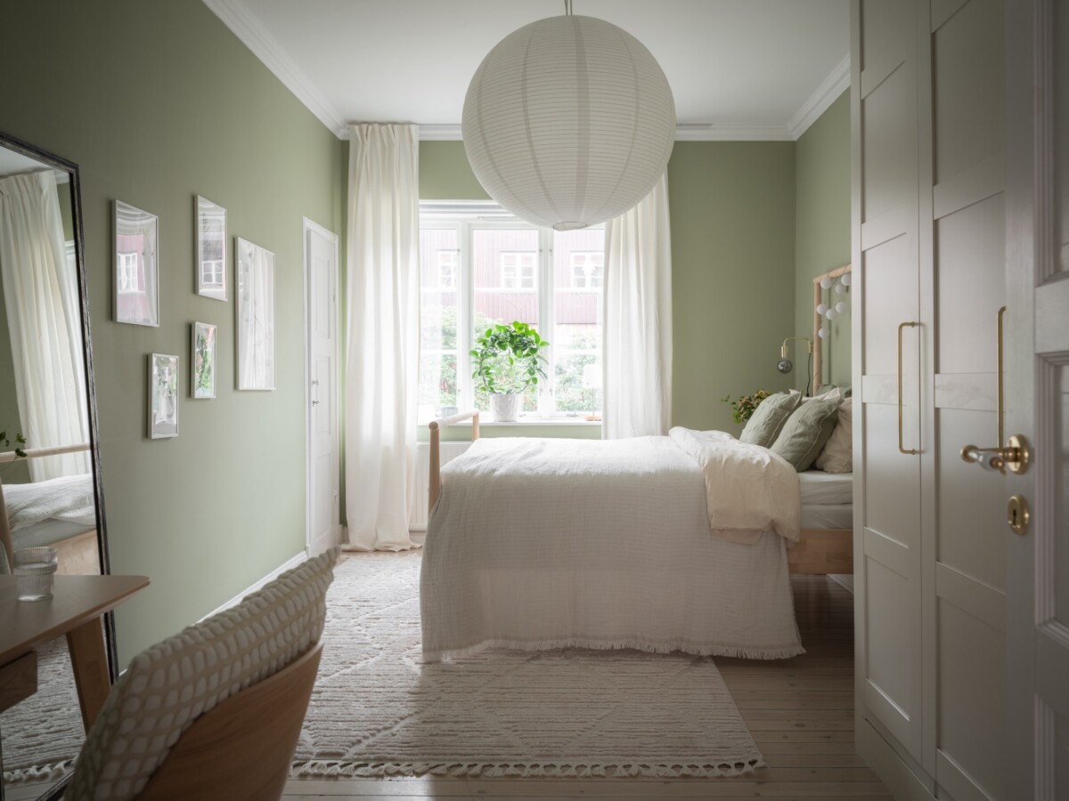 verde salvia minimalismo inspiración nórdica ideas para dormitorios funcionalidad dormitorio nórdico diseño de interiores decoración nórdica apartamento pequeño ambiente relajante 