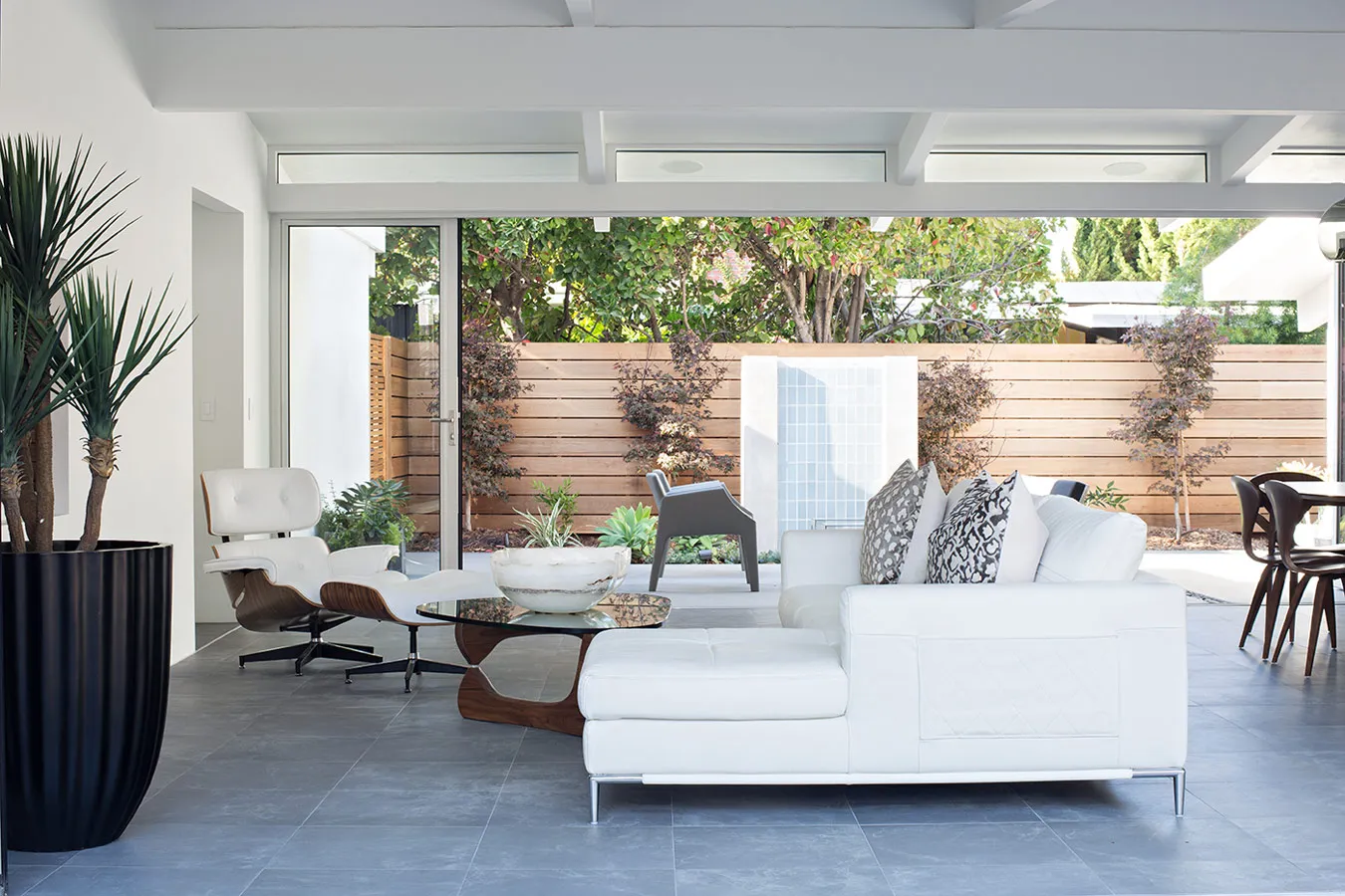Un viaje en el tiempo con estilo: una joya mid-century modern en Palo Alto