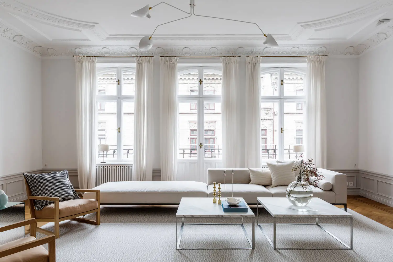 sofás grandes salón nórdico muebles grandes espacios muebles grandes mesas grandes estilo escandinavo lujo estilo escandinavo diseño interiores gran escala decoración pisos grandes decoración grandes salones comedor nórdico 