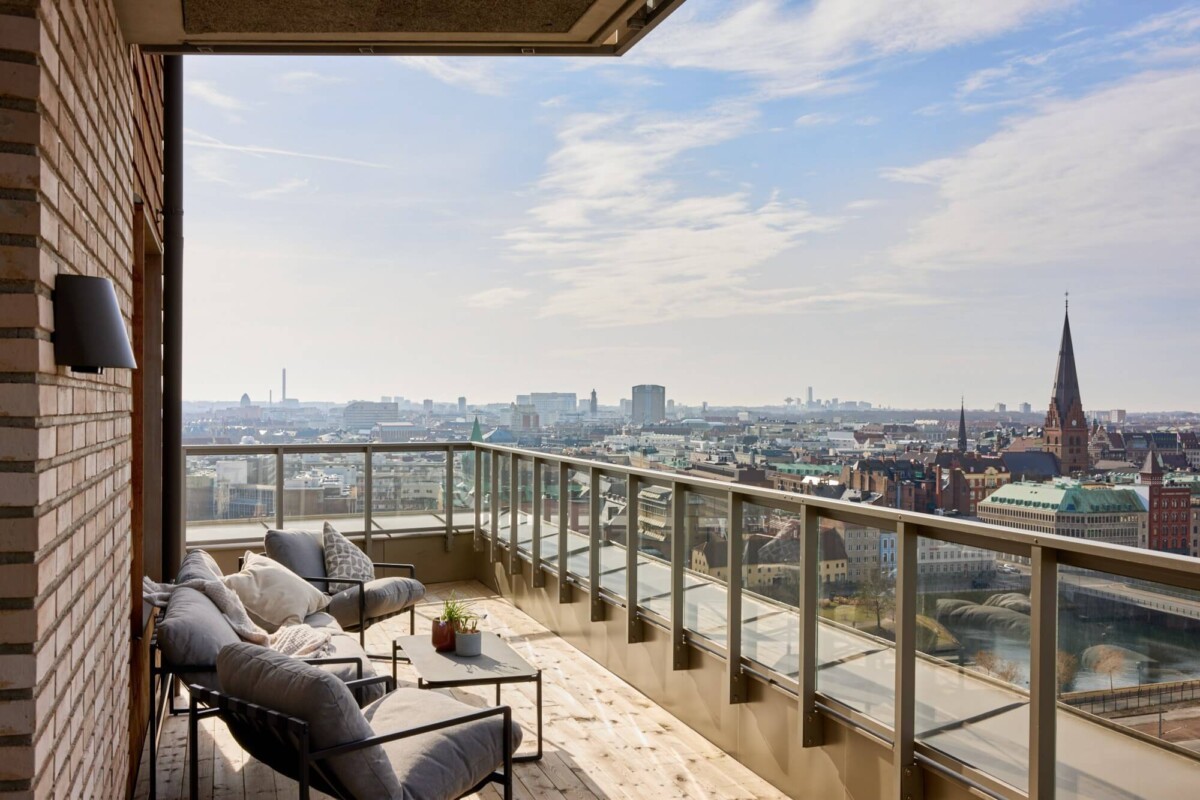 vivienda Malmö vistas panorámicas obra nueva nueva construcción luz natural lujo escandinavo distribución semiabierta diseño nórdico decoración interiores balcón ático nueva construcción Suecia acabados de calidad 